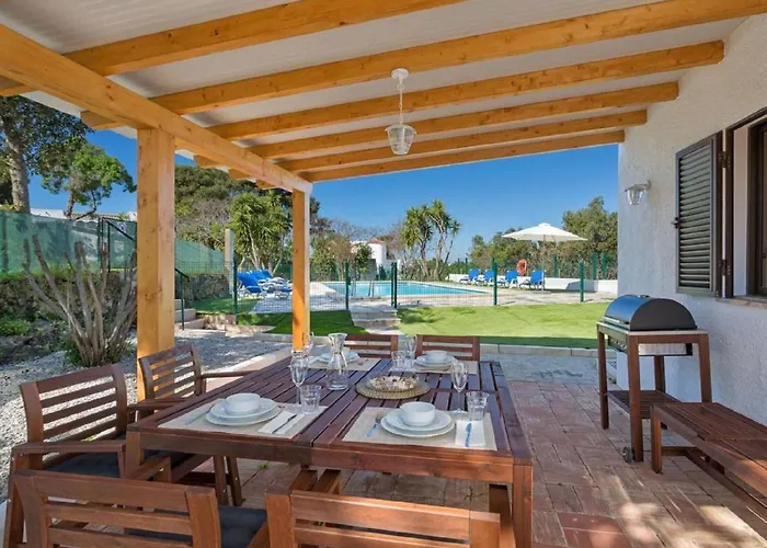 Carvoeiro Peaceful Villa With Pool